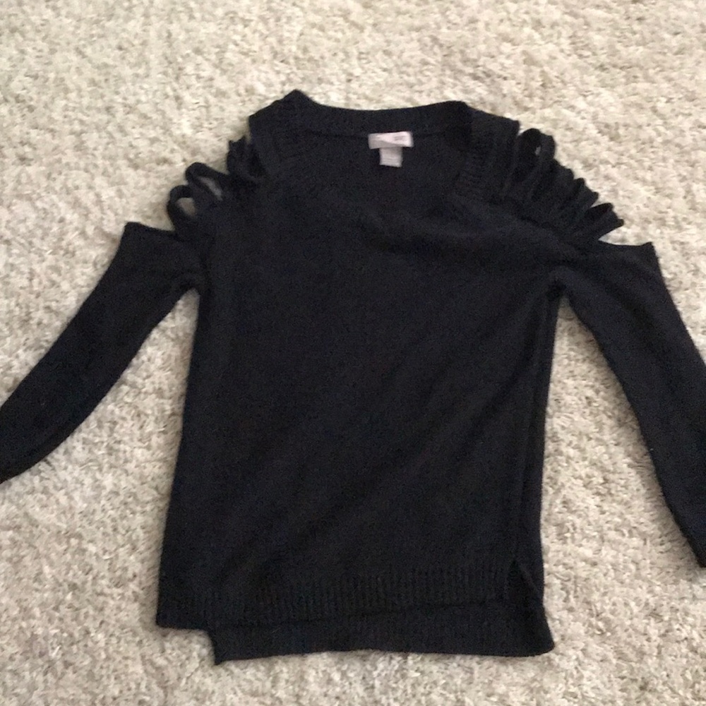 Love 21 sweater torn Sleeves